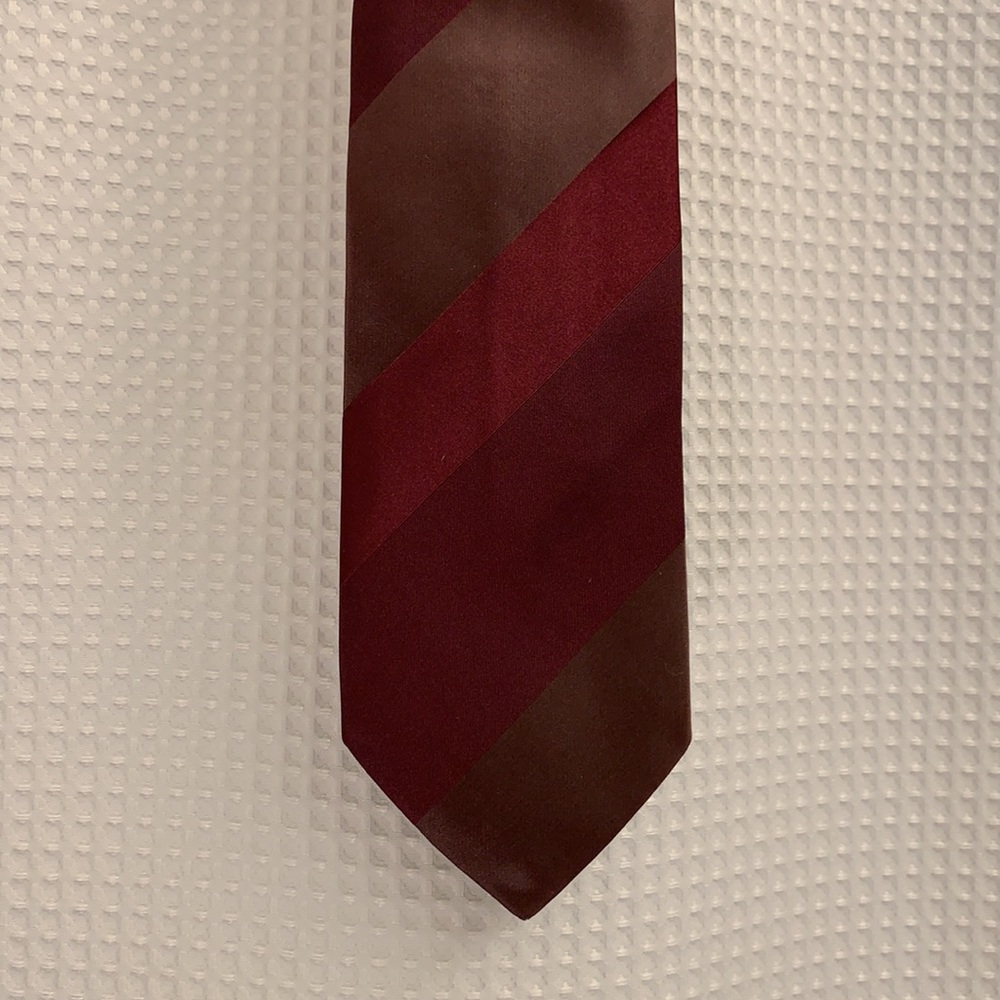 Gucci red striped neck tie